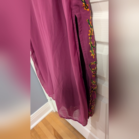 Beautiful Vintage South Asian Hand Embroidered Floral Tunic and Scarf - Picture 10 of 10
